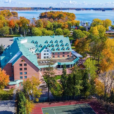 Chateau Vaudreuil Exteriér fotografie Aerial view of the hotel