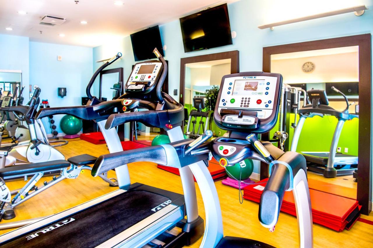 Chateau Vaudreuil Exteriér fotografie The gym at the hotel