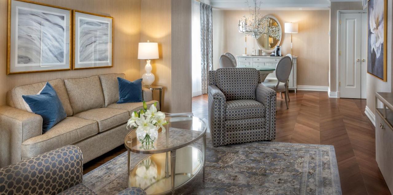 Chateau Vaudreuil Exteriér fotografie A living room at The Carlyle