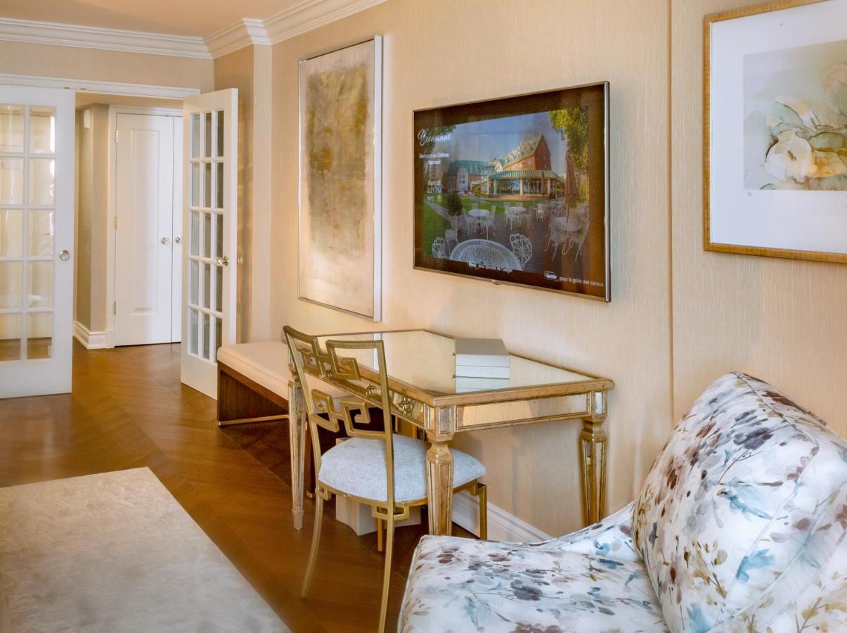 Chateau Vaudreuil Exteriér fotografie A suite at the Waldorf Astoria Chicago