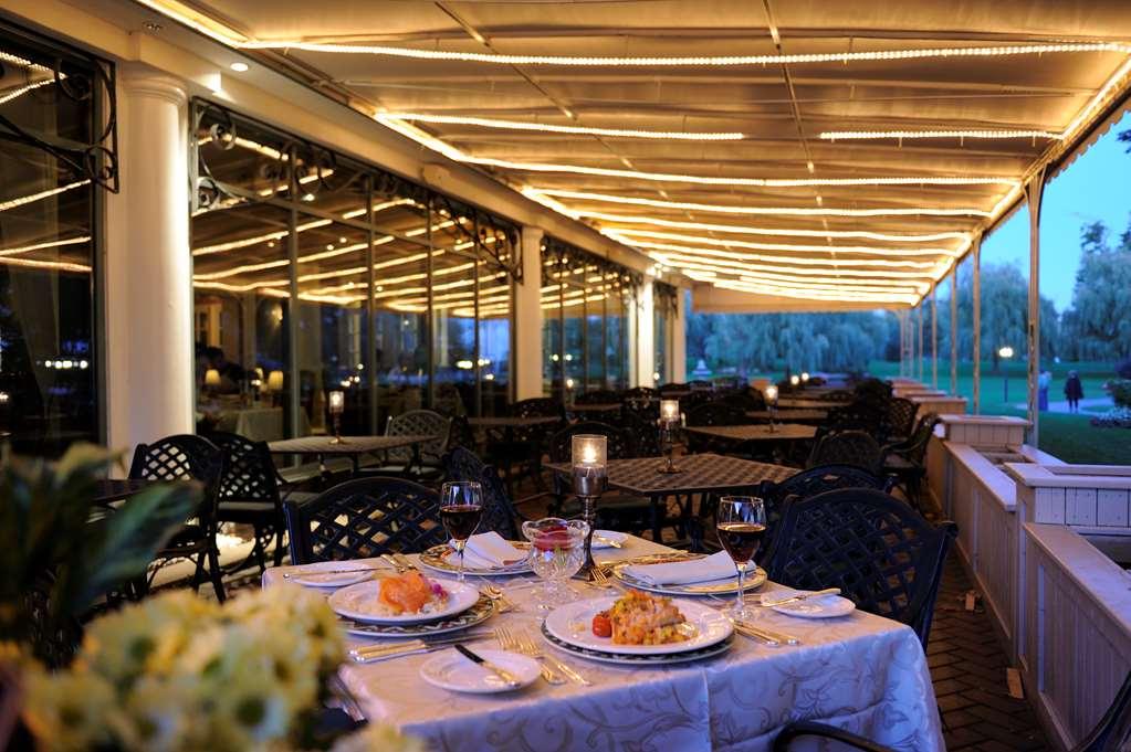 Chateau Vaudreuil Exteriér fotografie The restaurant
