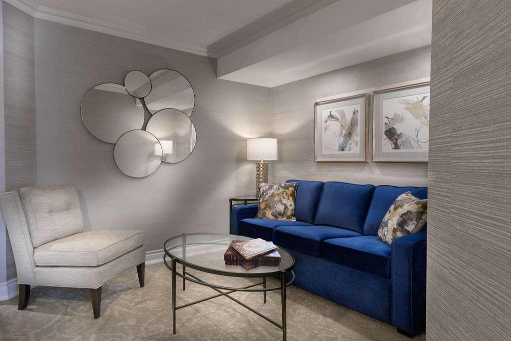 Chateau Vaudreuil Pokoj fotografie A living room at The Carlyle