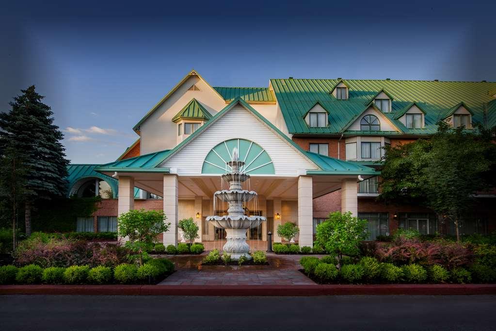 Chateau Vaudreuil Exteriér fotografie The Hotel at Sun Peaks