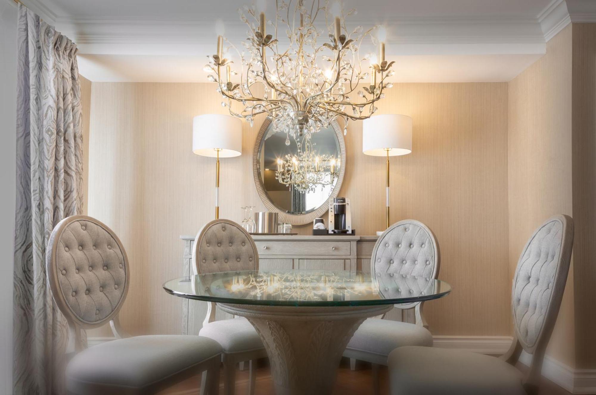 Chateau Vaudreuil Exteriér fotografie A dining room