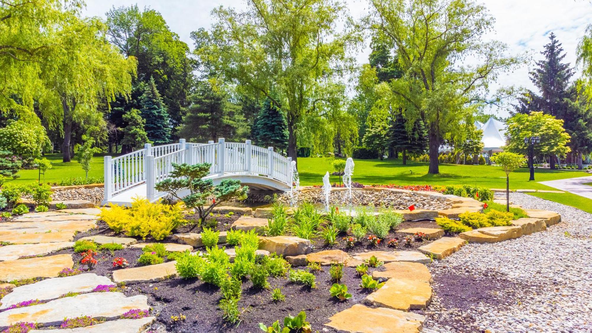 Chateau Vaudreuil Exteriér fotografie The gardens at the center