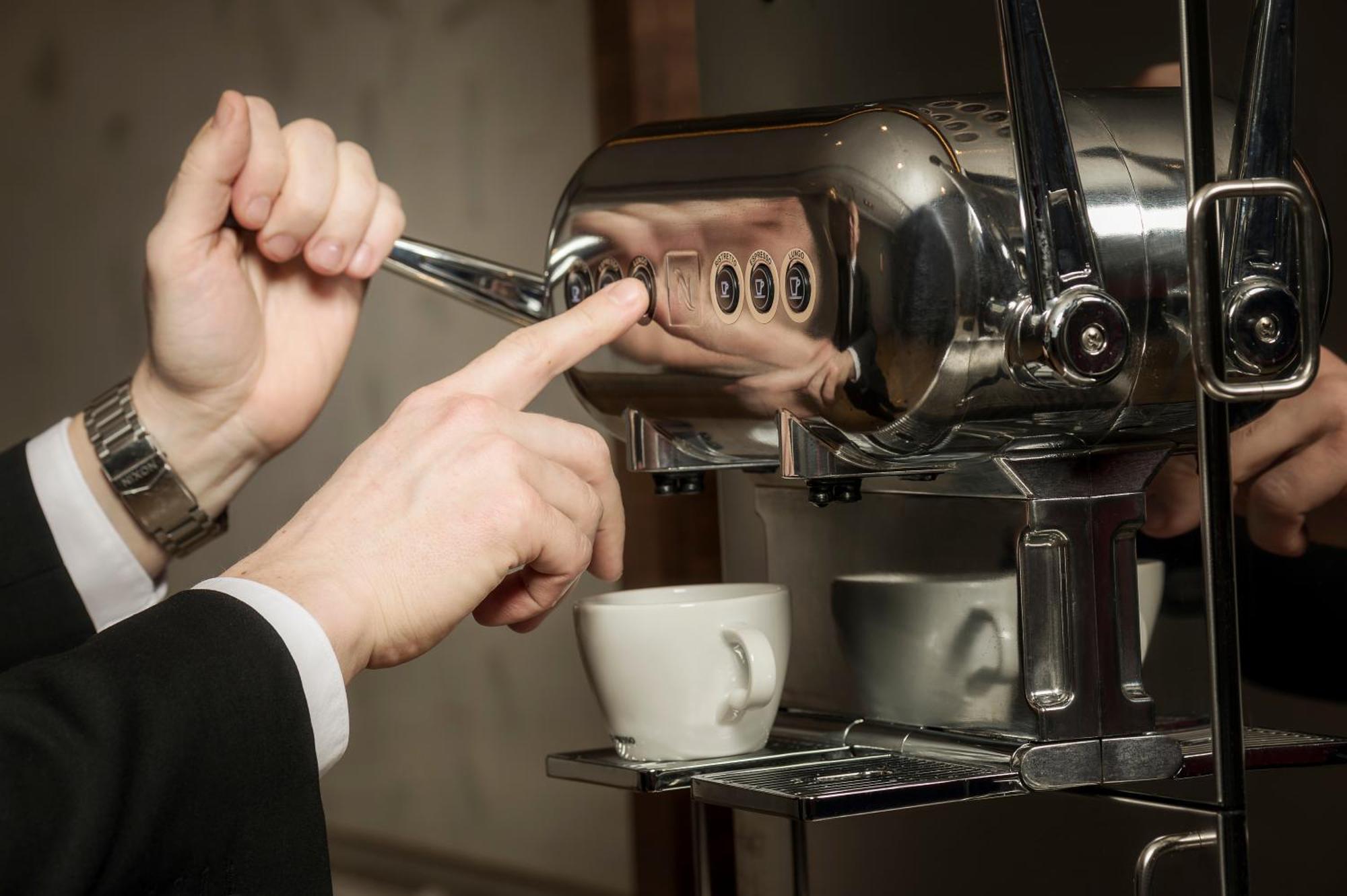 Chateau Vaudreuil Exteriér fotografie Espresso machine