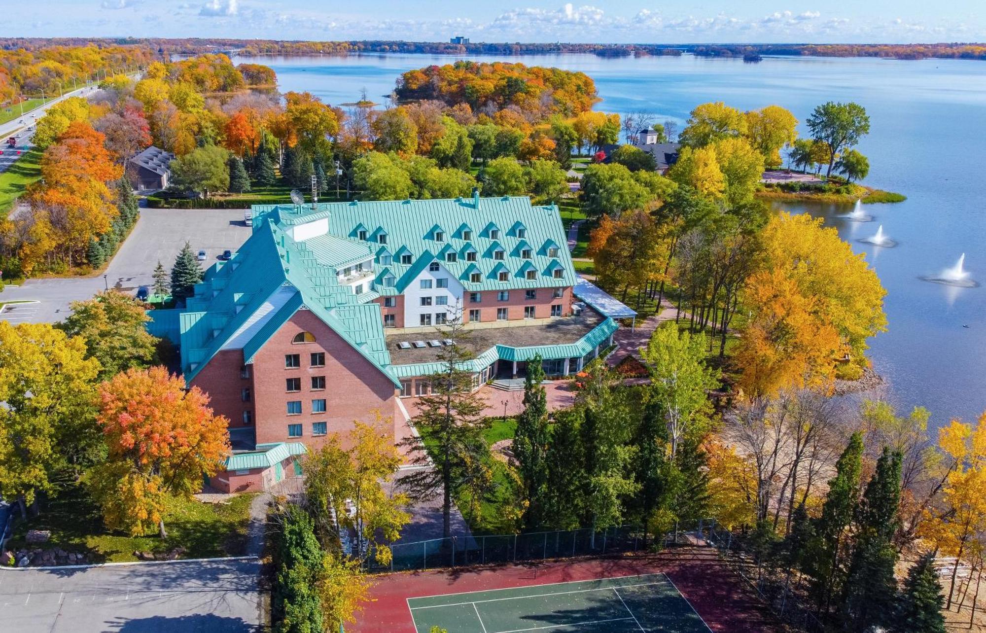 Chateau Vaudreuil Exteriér fotografie Aerial view of the hotel
